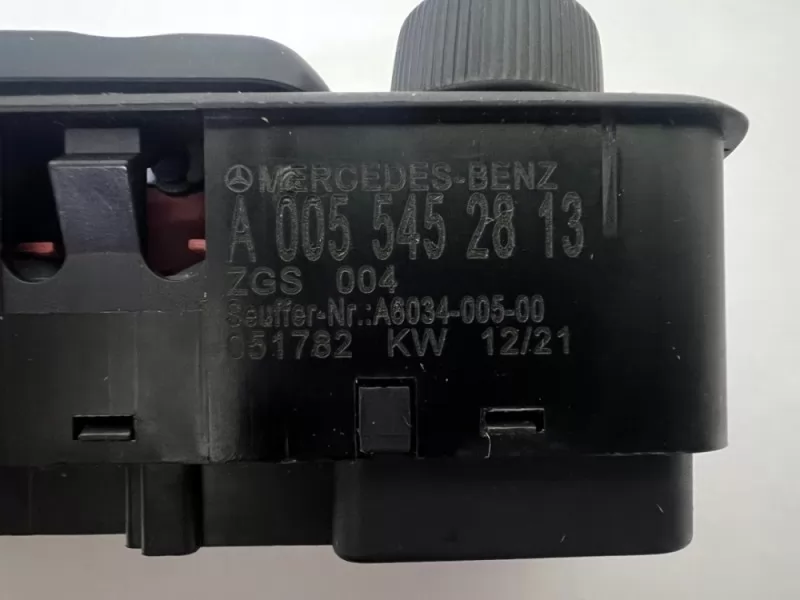 Панель управления двери (ан. 76138, стар. номер A0045455913 7C45) (Оригинал) / Mercedes-Benz A0055452813