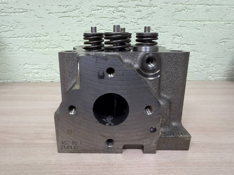Головка блока цилиндров КамАЗ 5490, Mercedes-Benz Axor / Mercedes-Benz A4570101421 80 